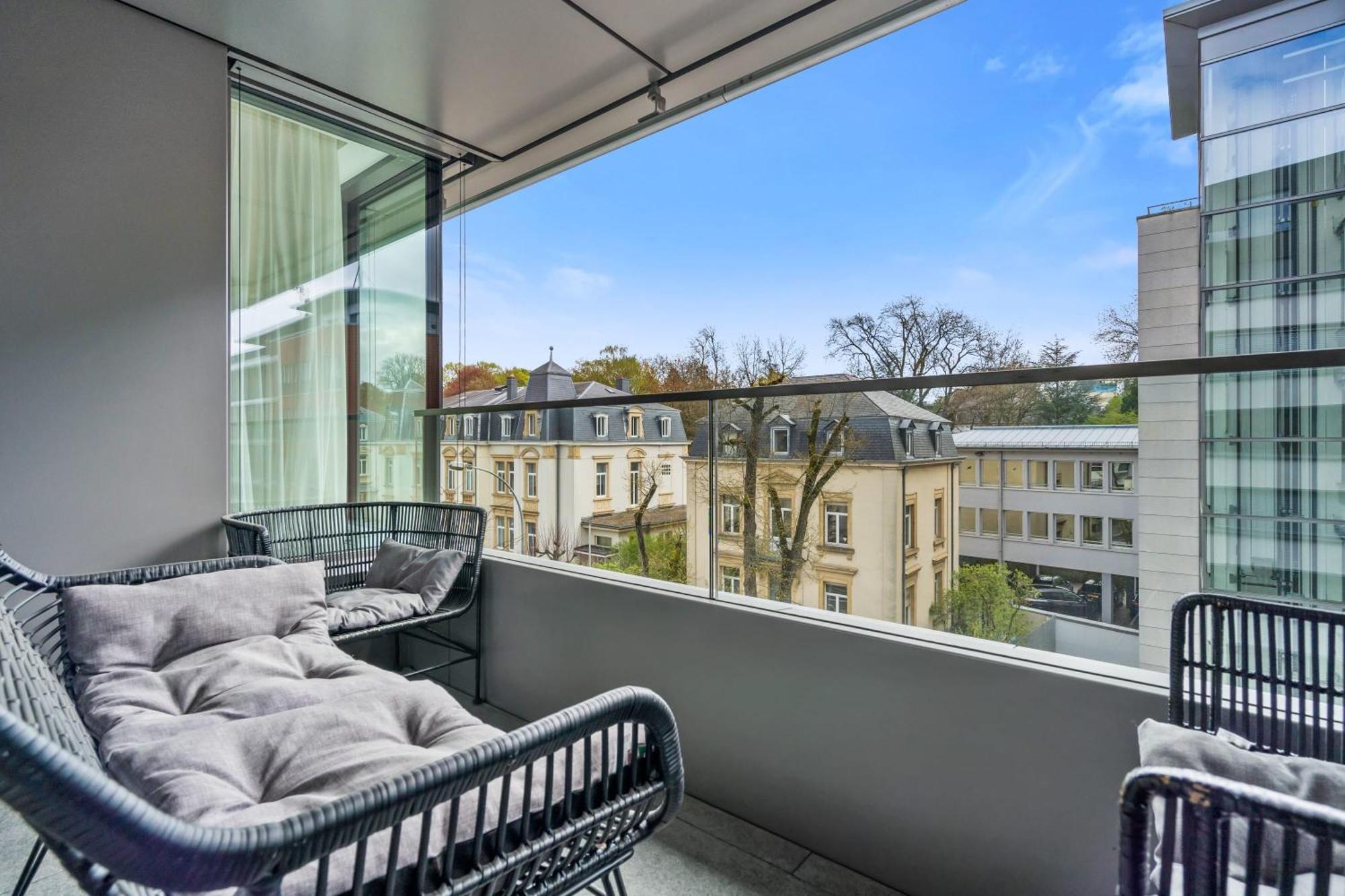 Elegant 2Br With Balcony In Heart Of Luxembourg Apartment ภายนอก รูปภาพ