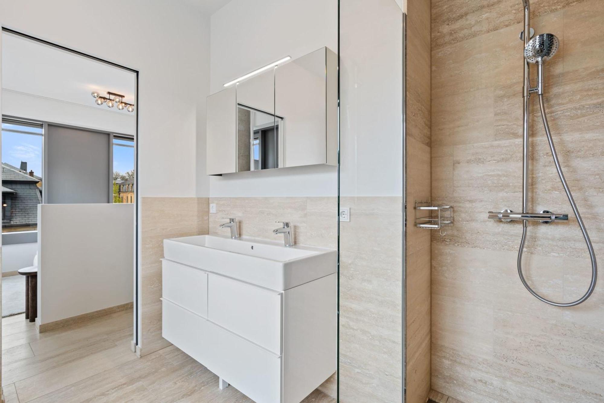 Elegant 2Br With Balcony In Heart Of Luxembourg Apartment ภายนอก รูปภาพ